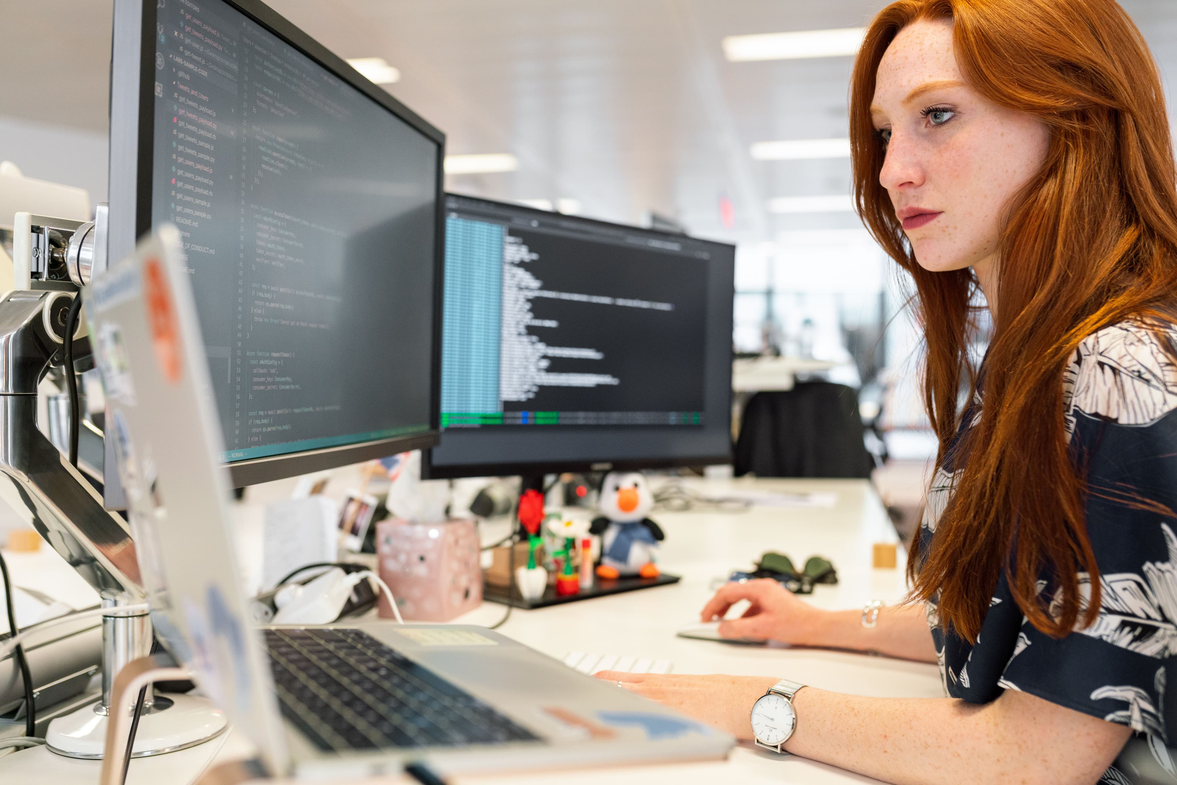AI Agents vs Chatbots: What's the Real Difference and Which One Your Business Needs
